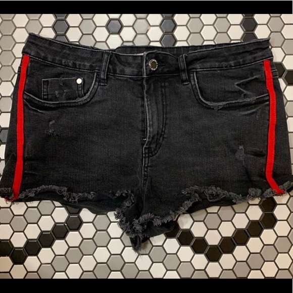 denim shorts with red stripe